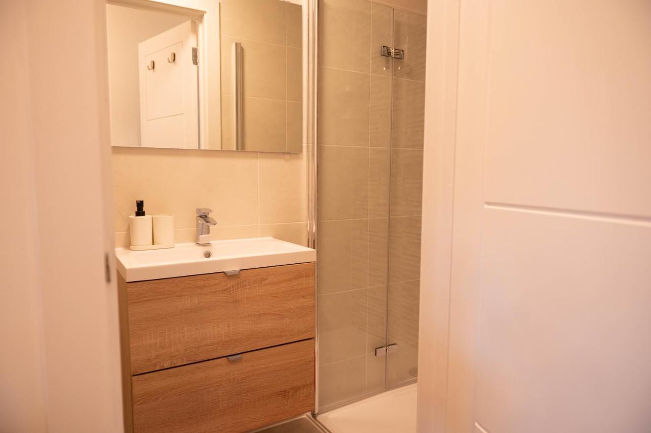 Walnut Flats-F4, 2-Bedroom With Ensuite - Parking, Netflix, Wifi - Close To Oxford, Bicester & Blenheim Palace كيدلينغتون المظهر الخارجي الصورة